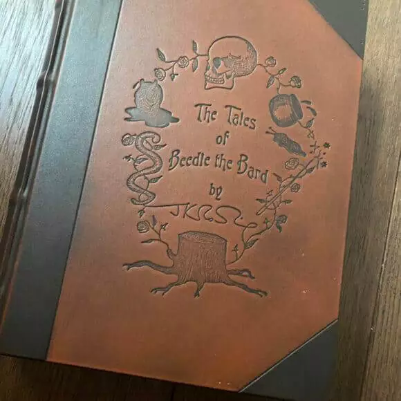 0956010902 The Tales of Beedle the Bard Collector's Box Set Amazon - Leatherette Box
